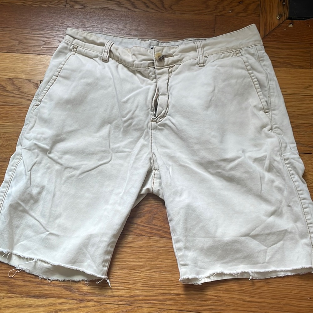 BDG- Men’s tan cotton shorts- 9 inch inseam.